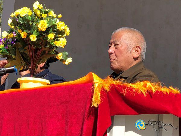 དགེ་རྒན་ཆེན་མོ་བདེ་མཆོག་ལགས་ཀྱིས་མཚོ་ལྷོ་ཁུལ་མི་རིགས་མཐོ་འབྲིང་གཉིས་པར་འཆད་ཁྲིད་གནང་བ།