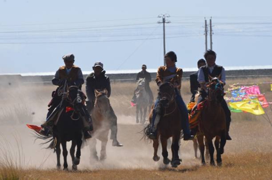 མཚོ་སྔོན་པོའི་རྟ་རྒྱུག་དུས་ཆེན་སྐབས་བཞི་བ་སྤེལ་བ།