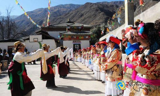 ཡུན་ནན་བདེ་ཆེན་ཁུལ་སྤོམ་རྩེ་རག་གི་སྐོར་བྲོའི་གསོ་སྦྱོང་འཛིན་གྲྭ་སྤེལ་བ།