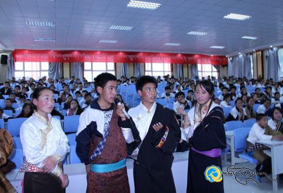 ཁྲི་ཀ་བཅའ་སྡོད་སློབ་གྲྭར་སྲོལ་རྒྱུན་ཤེས་བྱའི་འགྲན་བསྡུར་གྱི་བྱ་འགུལ་སྤེལ་བ།