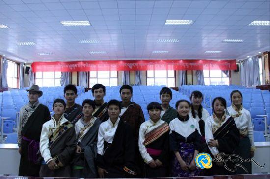 ཁྲི་ཀ་བཅའ་སྡོད་སློབ་གྲྭར་སྲོལ་རྒྱུན་ཤེས་བྱའི་འགྲན་བསྡུར་གྱི་བྱ་འགུལ་སྤེལ་བ།