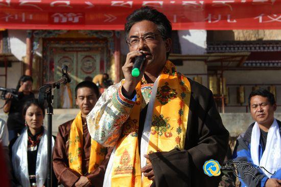 འཁྲབ་ཁྲིད་པ་པདྨ་ཚེ་བརྟན་གྱི་གློག་བརྙན《གཡང་མདའ》ཞེས་པ་གཅན་ཚར་ཕབ་འགོ་བརྩམས་པ།