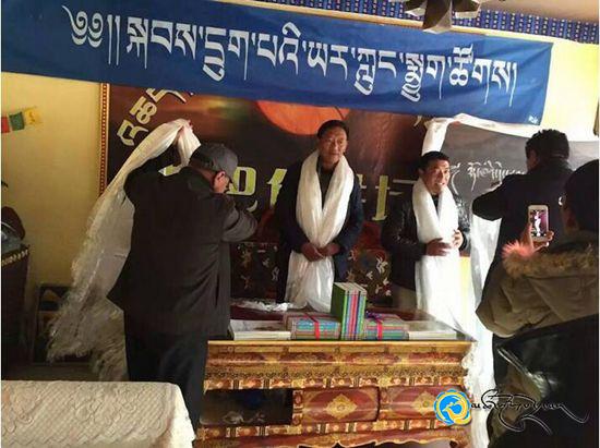 ལྷོ་ཁའི་དེང་རབས་རྩོམ་རིག་དཔེ་ཚོགས་ཐོག་མའི་འགྲེམས་སྤེལ་མཛད་སྒོ་བསྡུས་པ།