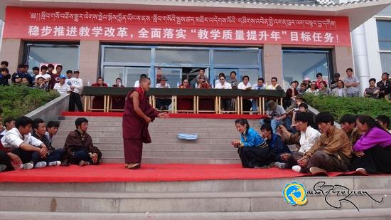 མཚོ་ལྷོ་ཁུལ་མི་རིགས་མཐོ་རིམ་སློབ་འབྲིང་དང་པོས་ཚད་མའི་རྟགས་གསལ་གཏོང་བའི་འགྲན་ཚོགས་སྐབས་ལྔ་བ་སྤེལ་བ།